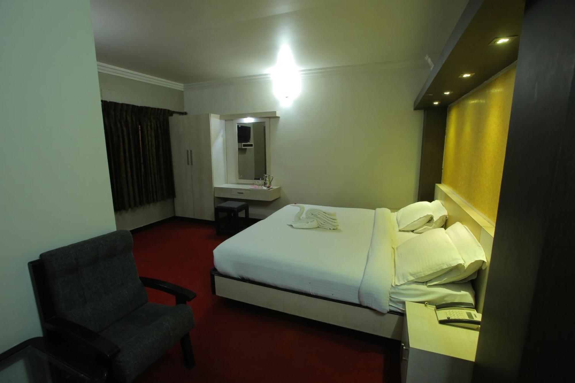 City Palace Hotel Udagamandalam Exterior foto