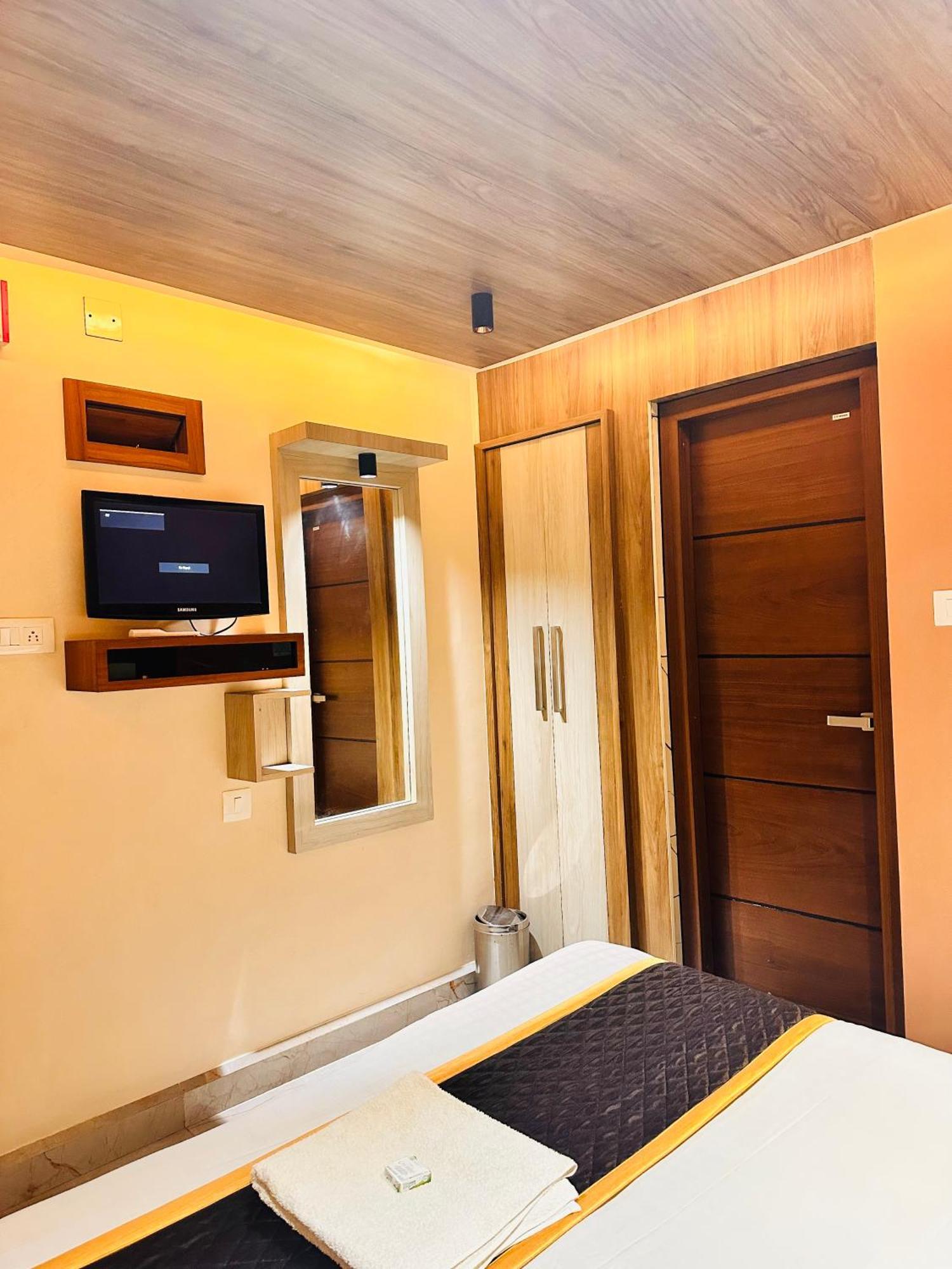 City Palace Hotel Udagamandalam Exterior foto